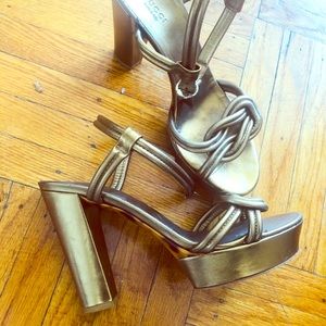 VINTAGE Gucci Platform sandals w tortoise accent